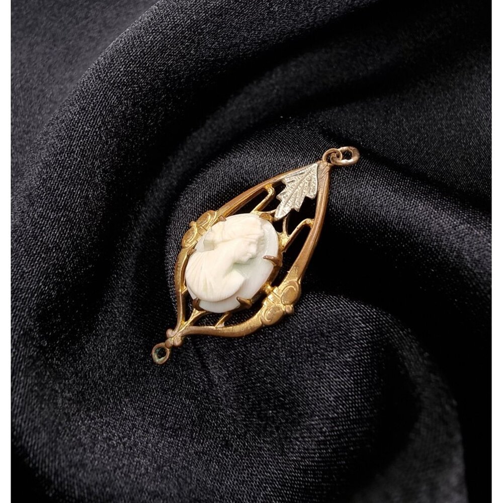 Antique Victorian Cameo Pendant With Intricate Frame And Leaf Detail - Picture 2 of 5